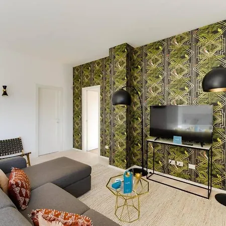 Spacious Apt. With Sunlit Terrace Milan
