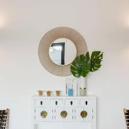 Spacious Apt. With Sunlit Terrace Milan