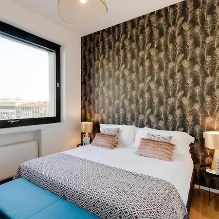 Spacious Apt. With Sunlit Terrace Apartment Milan