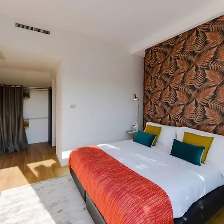 Spacious Apt. With Sunlit Terrace *